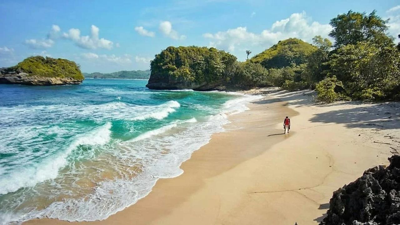 3. Pantai Watu Leter.jpg
