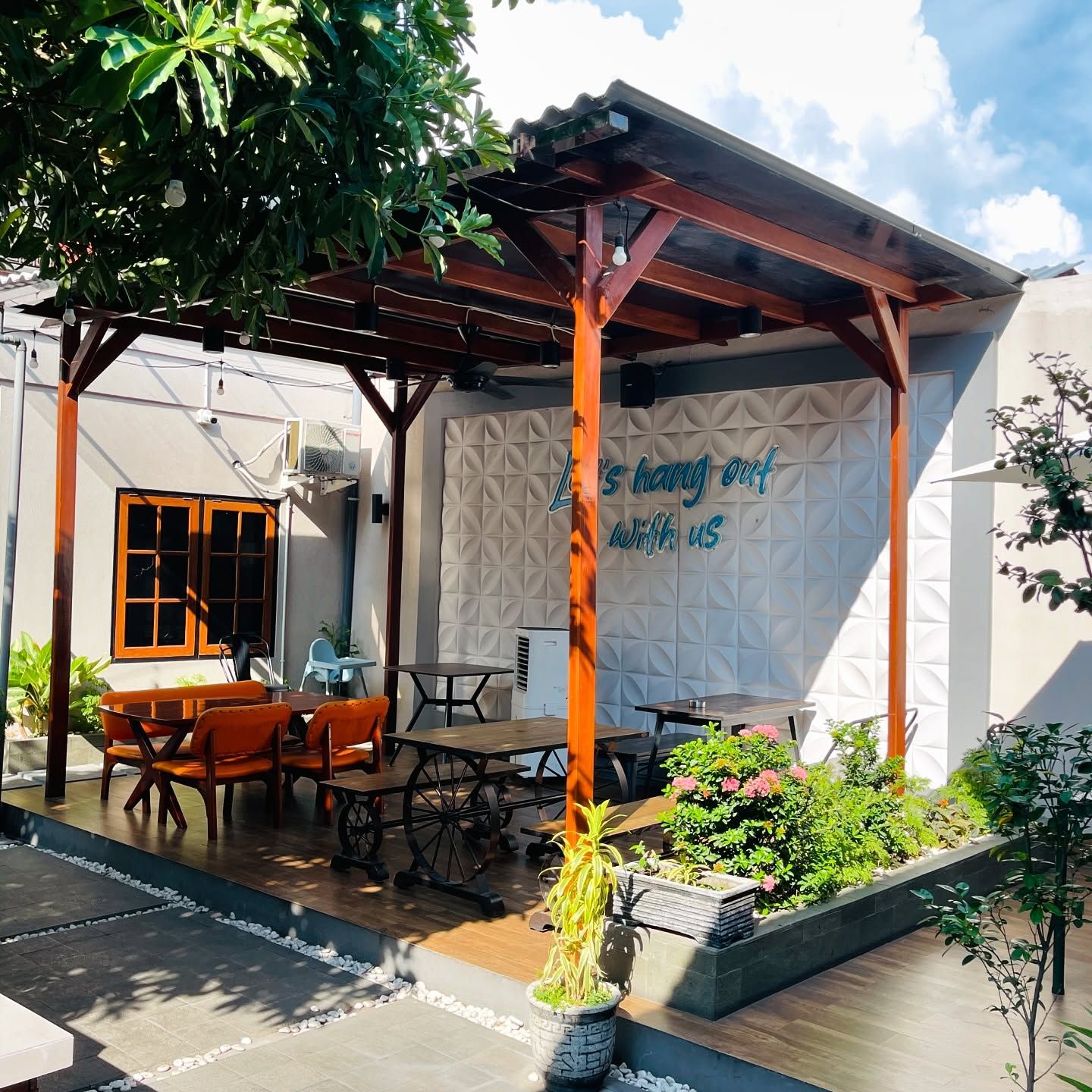 4. deLuna Coffee & Eatery.jpg