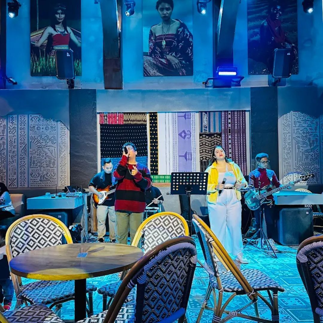 5. Bajawa Flores Surabaya.jpg