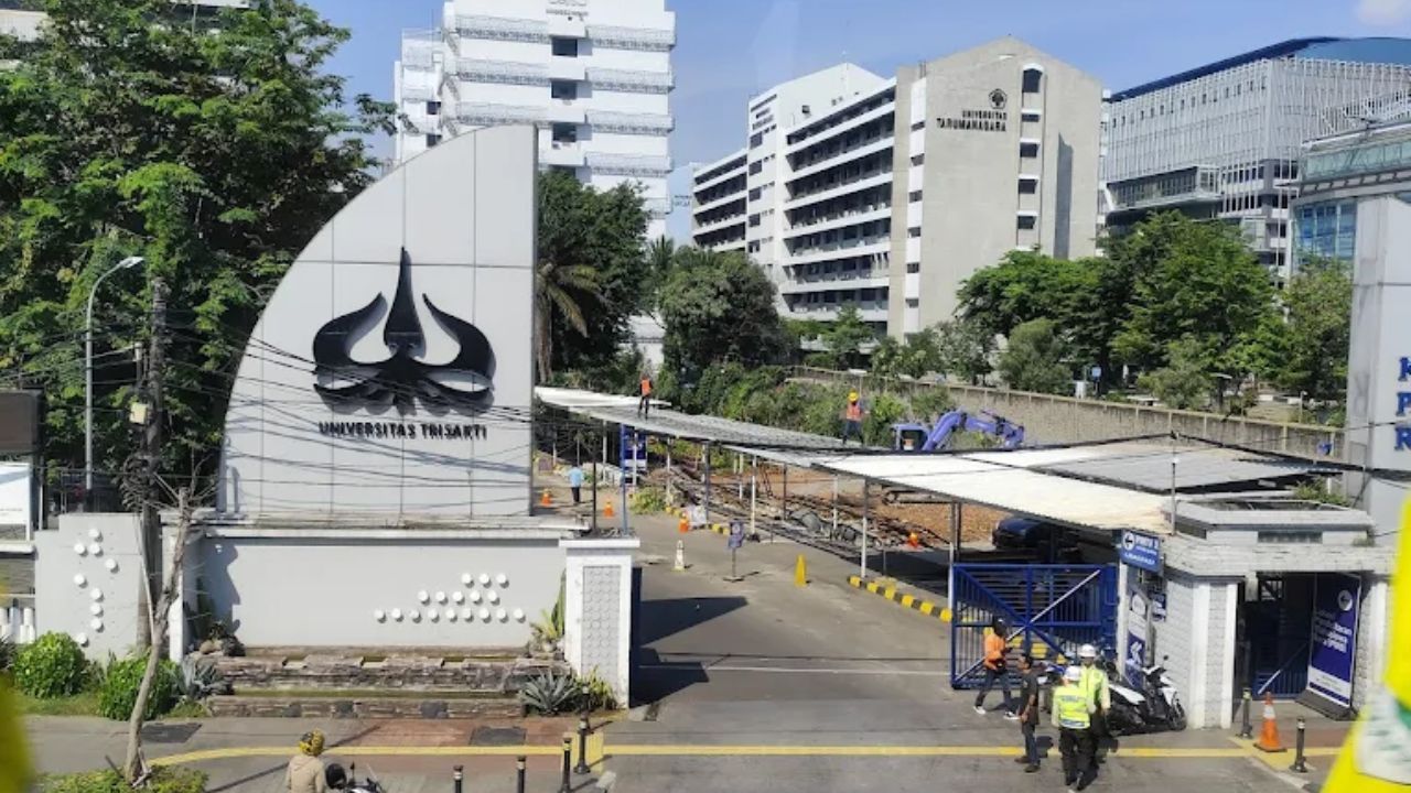 6. Universitas Trisakti.jpg