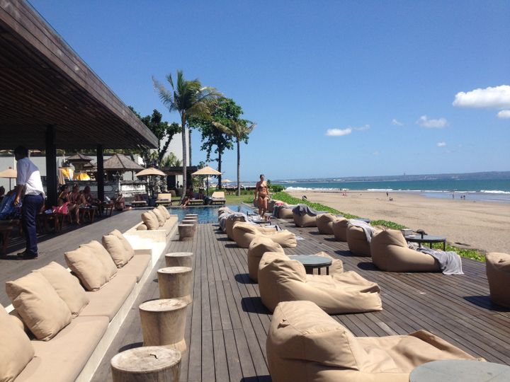 Daya Tarik Alila Seminyak Beach Bar.jpg