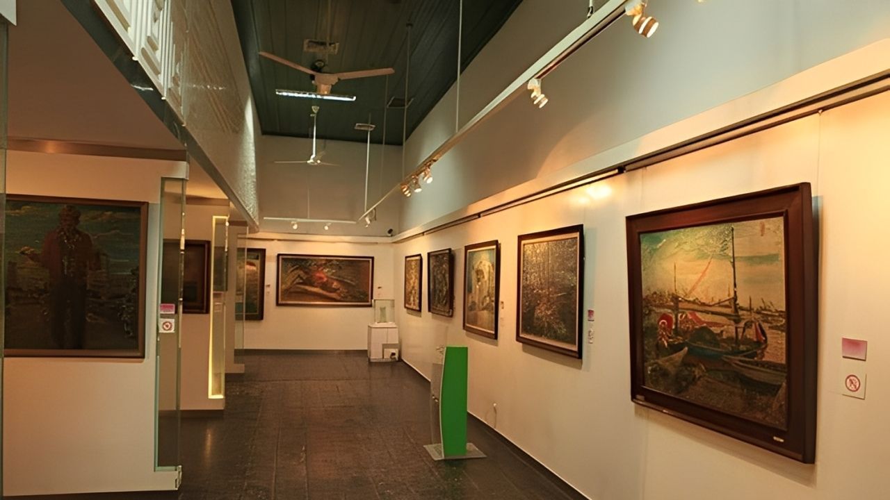 Daya Tarik Museum Seni Rupa dan Keramik.jpg