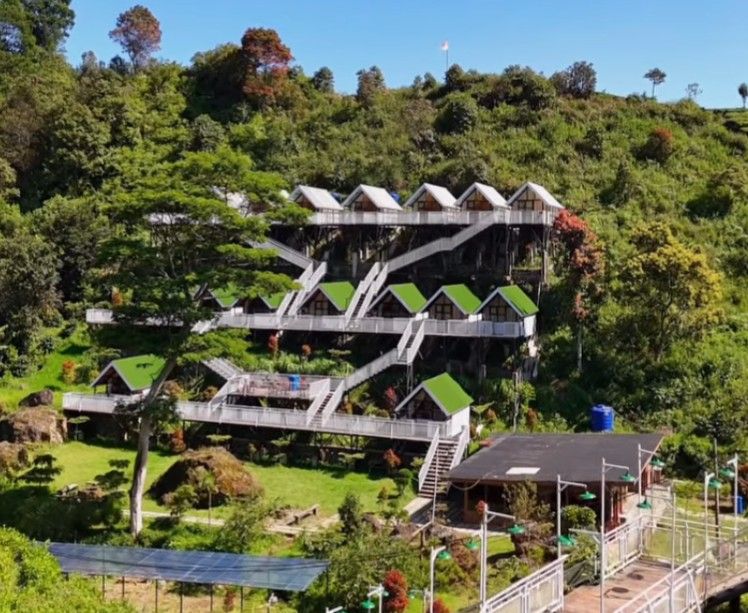 Deretan penginapan di Ecopark Curug Tilu Official.jpg