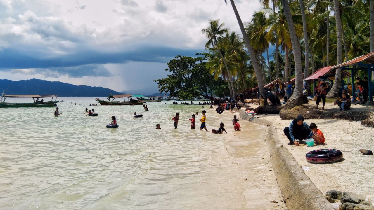 Jam Operasional dan Harga Tiket Masuk Pantai Klara Lampung.jpg