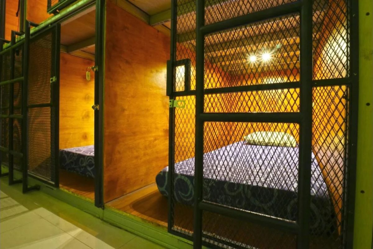 Kabin Kapsul Kayu Jati 1