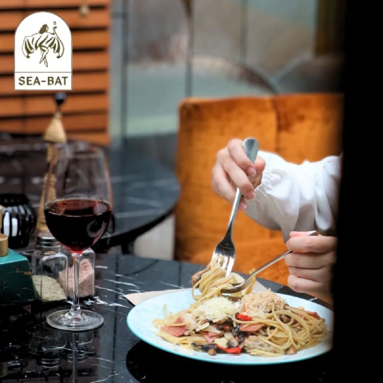 Kafe Seabat dekat stasiun sudirman.jpg