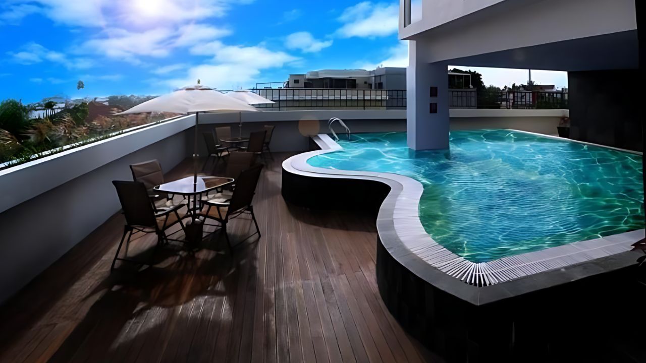Kolam renang di Fave Hotel Palembang.jpg