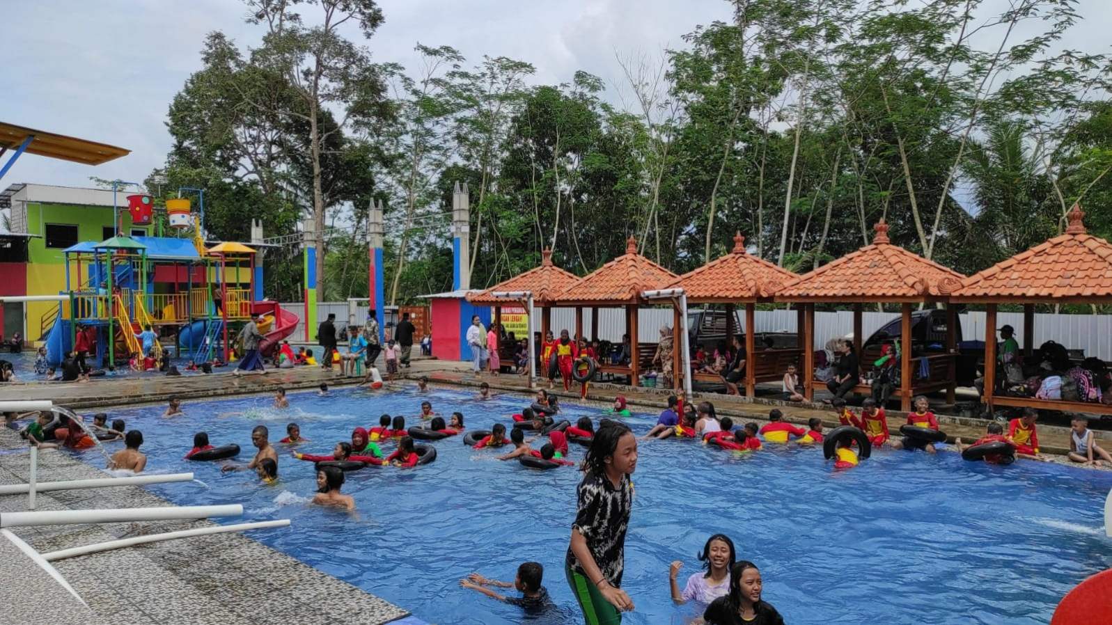 Lintang Waterpark.jpg