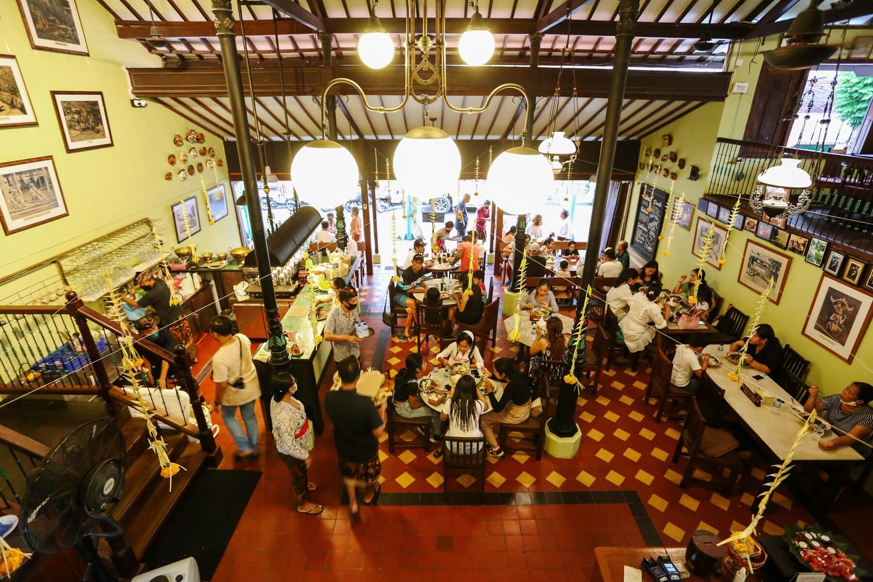 Made's Warung Seminyak 2.jpg