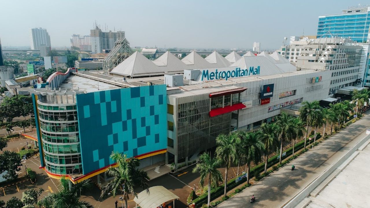 Metropolitan Mall.jpg
