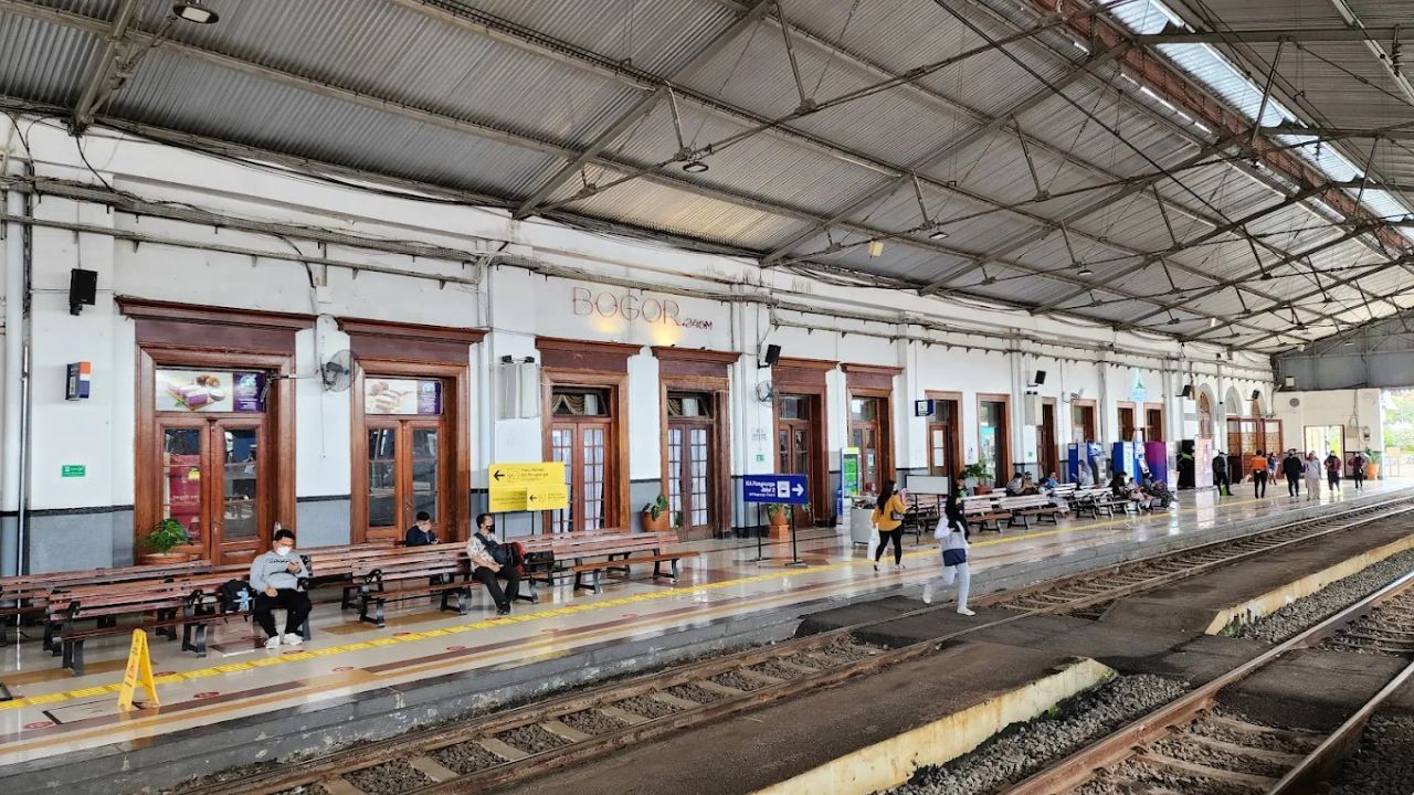 Mengenal Stasiun Bogor: Rute, Wisata & Hotel Terdekat