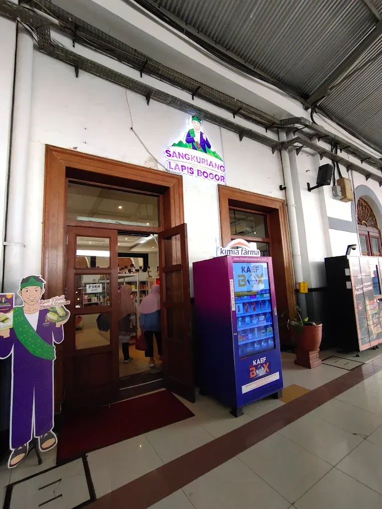 Situasi di dalam Stasiun Bogor.webp