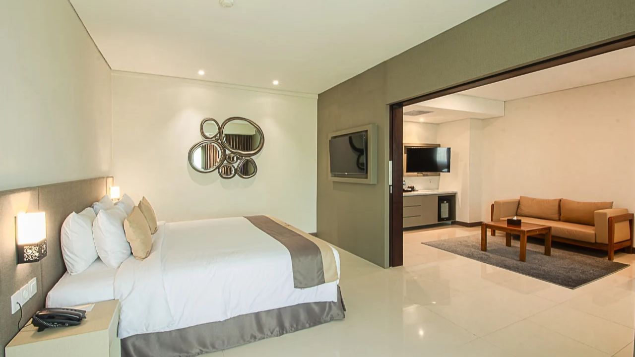 Solo Paragon Hotel & Residences.jpg