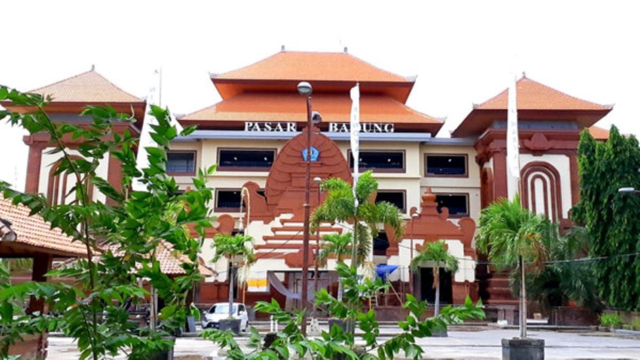 Tampak depan Pasar Badung.jpg