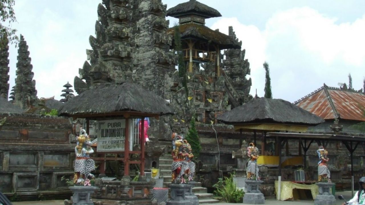 Tampak depan Pura Ulun Danu Batur.jpg