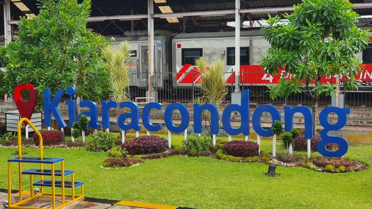 Tulisan Stasiun Kiaracondong.jpg