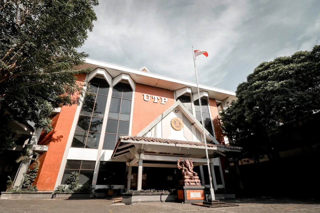 Universitas Tunas Pembangunan.webp