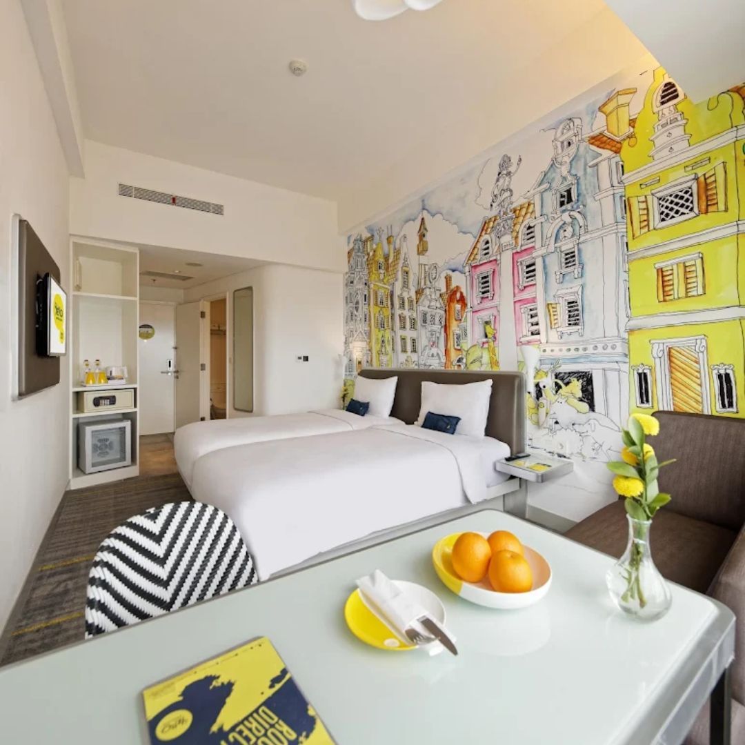 Yello Hotel Harmoni.jpg