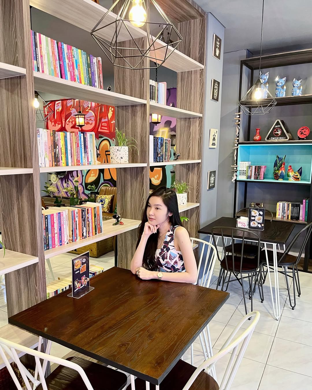 book cafe surabaya, Library Cafe Wisata Bukit Mas.jpg