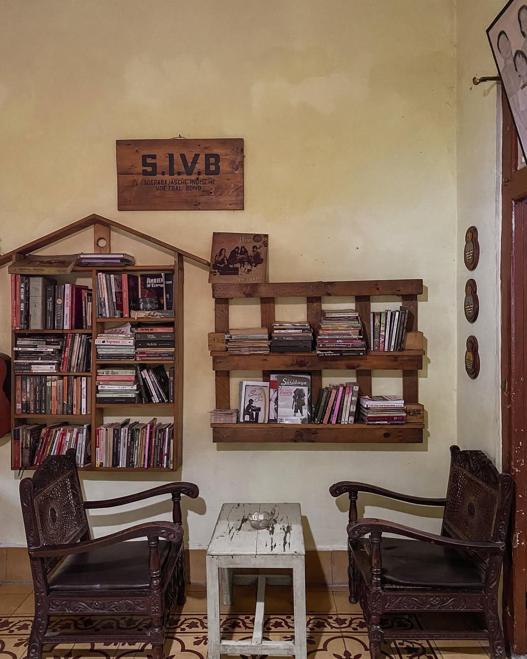 book cafe surabaya, Omah Tua Coffee & Library.jpg