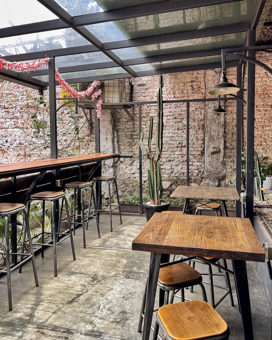 cafe bandung dekat stasiun, railway coffee.jpg