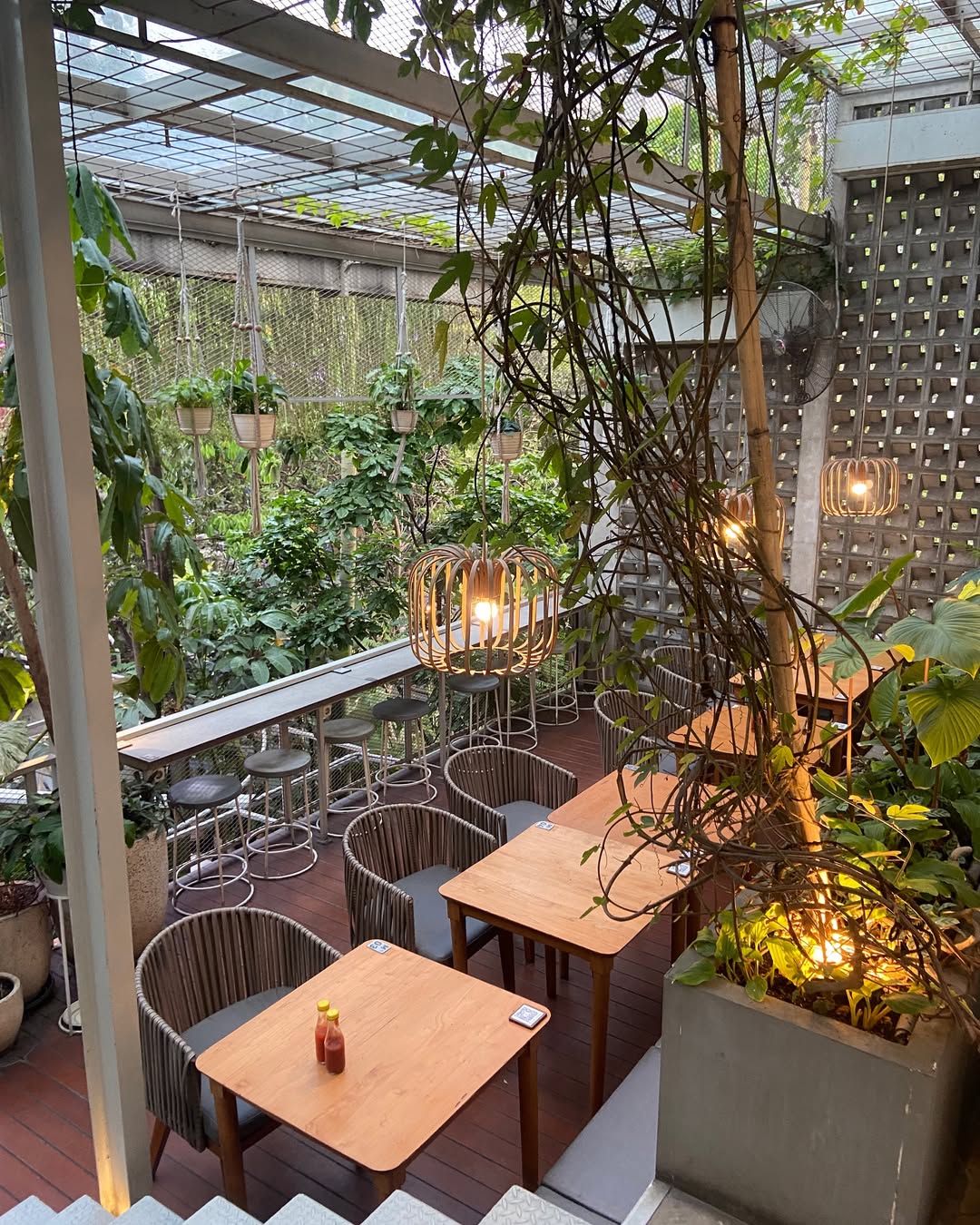cafe dekat gedung sate bandung, jardin cafe.jpg