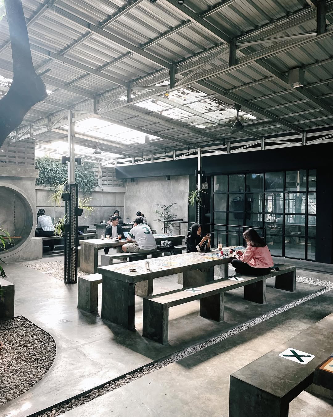 cafe dekat ugm, lantai bumi.jpg