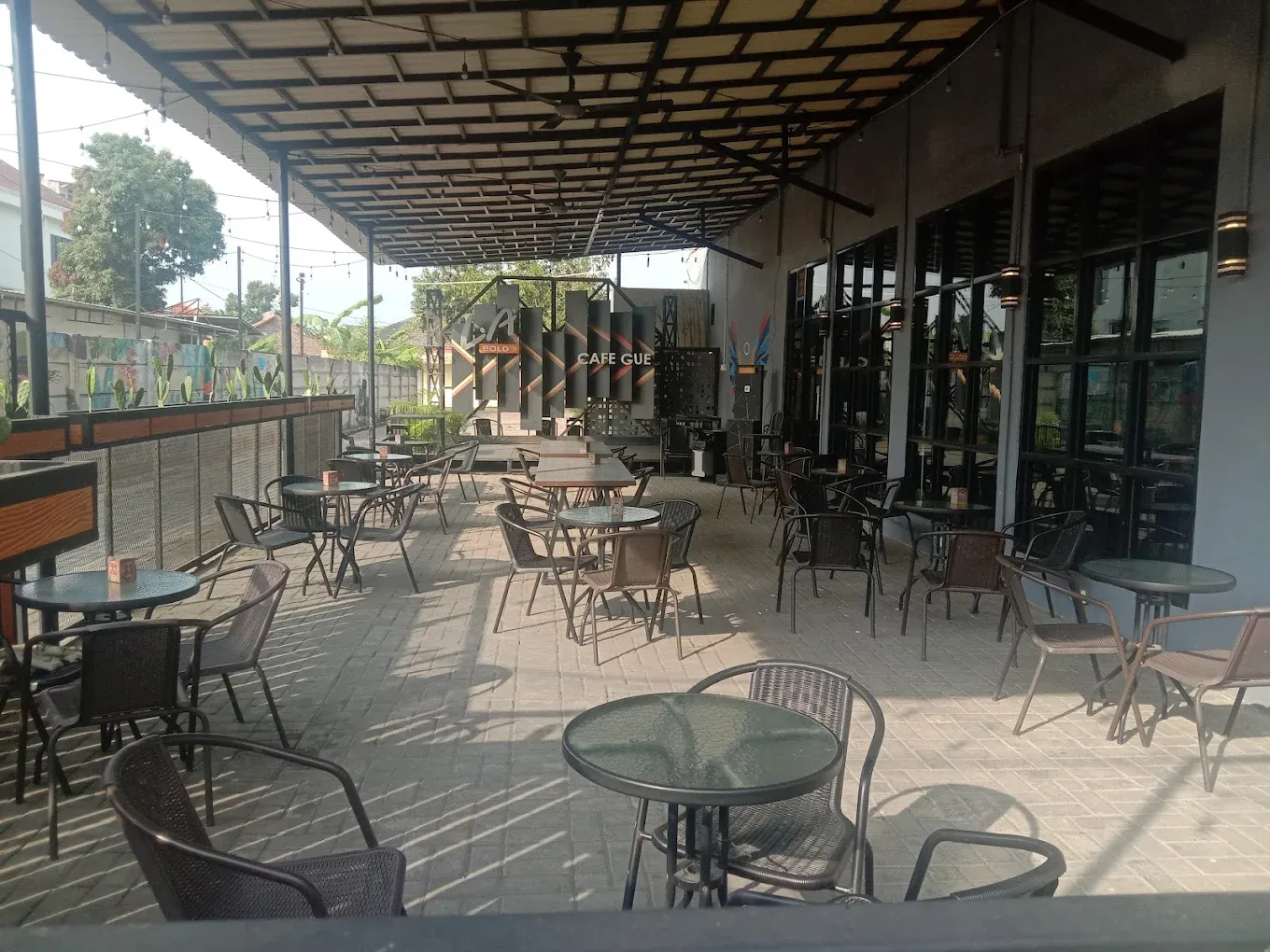 cafe di cilegon yang ada live music, cafe gue.webp