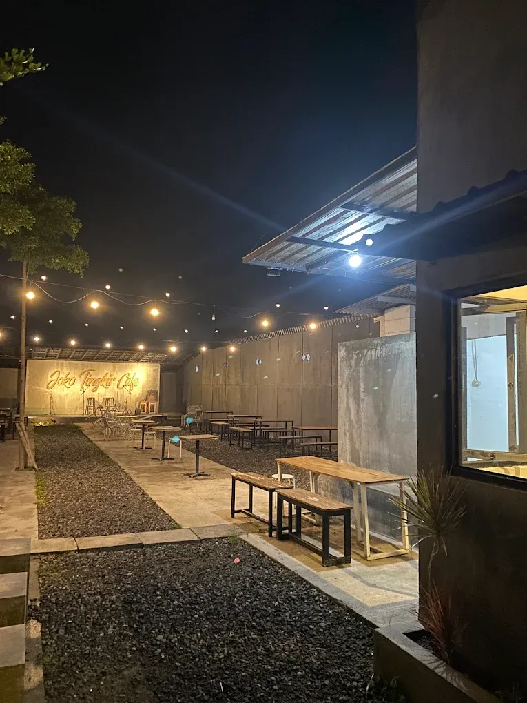 cafe di pare kediri, joko tingkir.webp