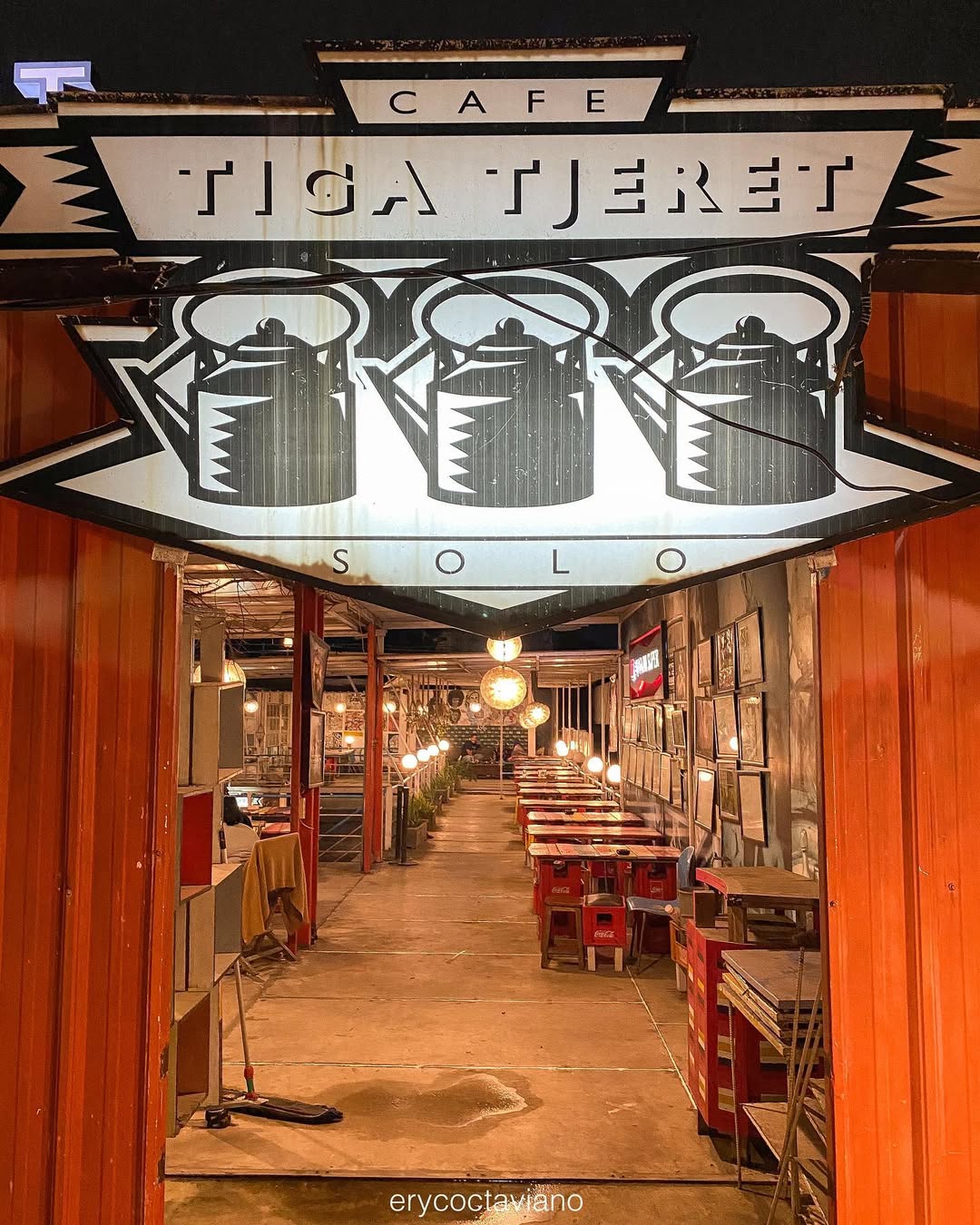 cafe tiga tjeret.jpg