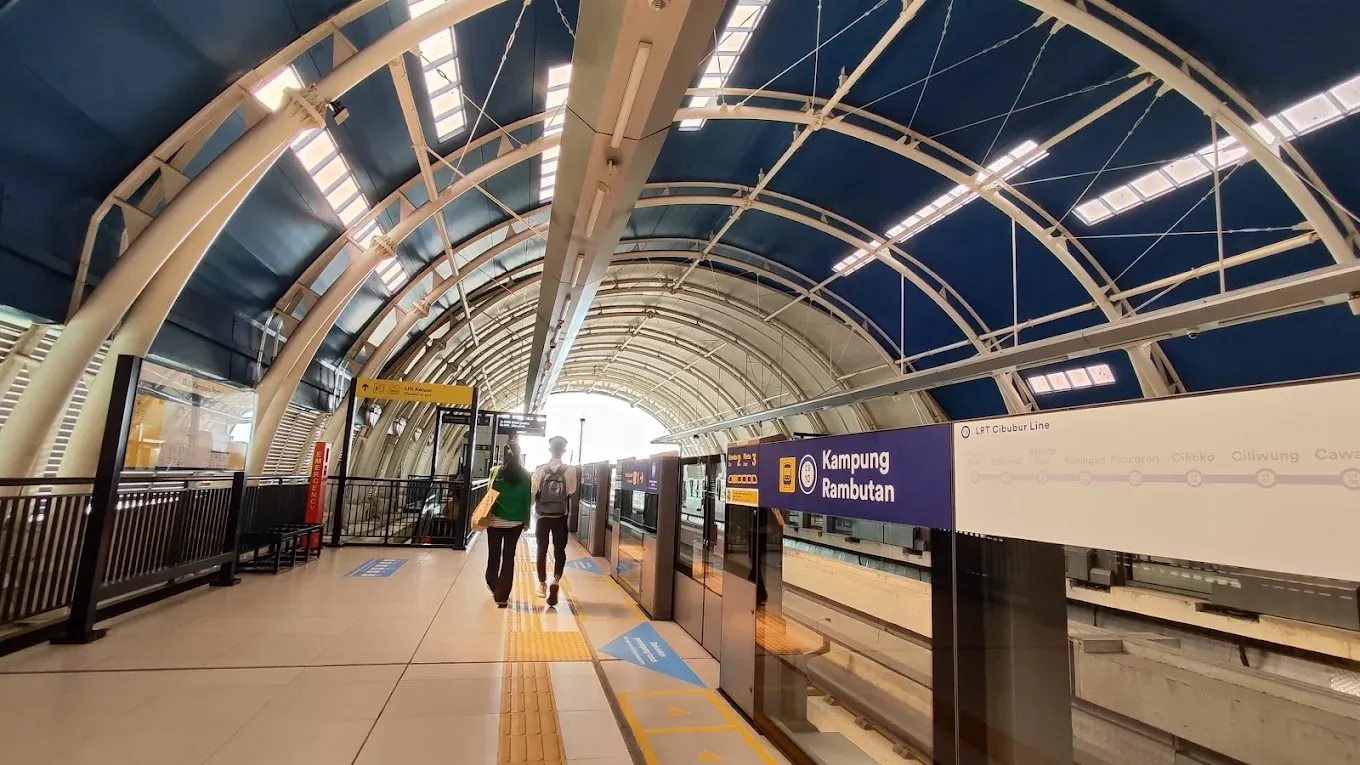 fasilitas lrt rambutan.jpg