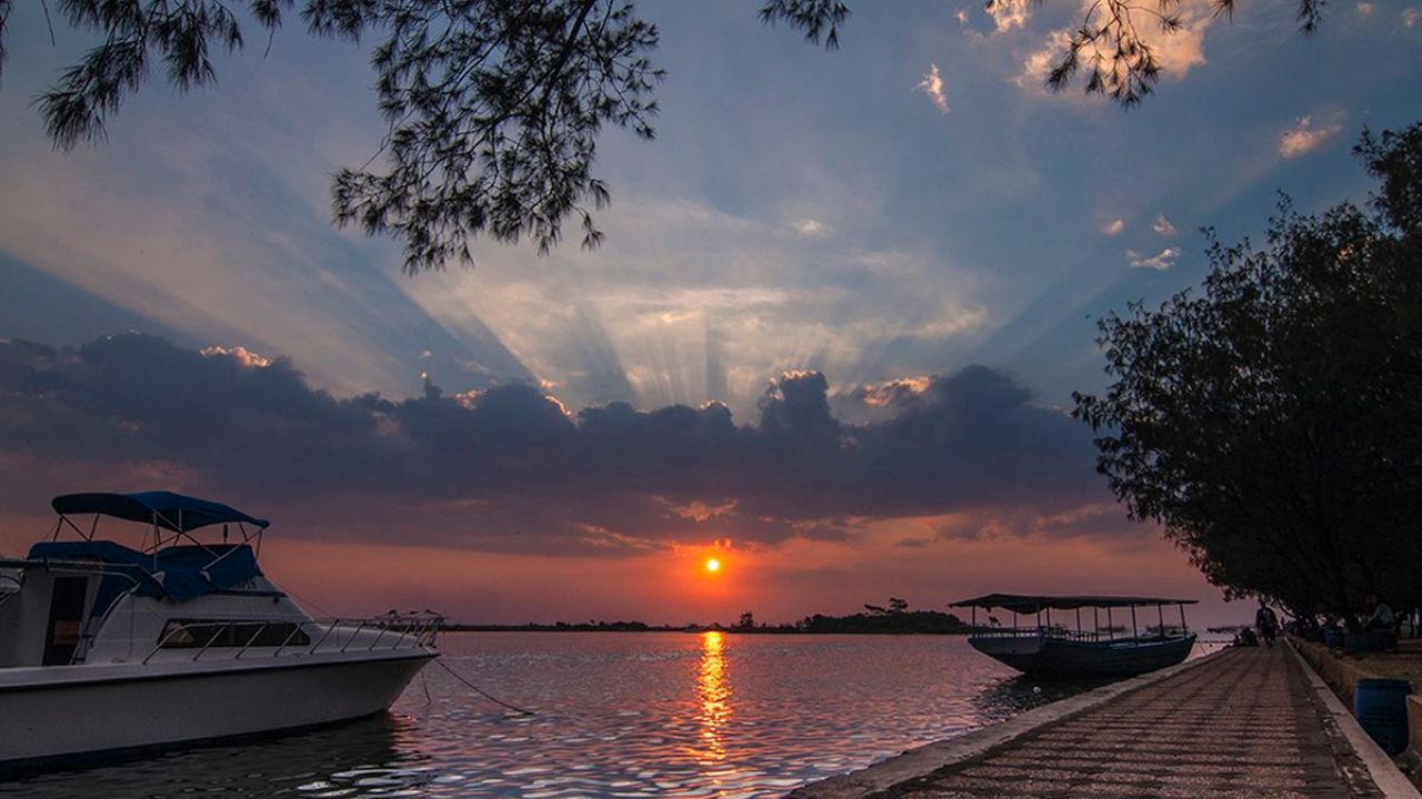 gambar pantai marina semarang.jpg