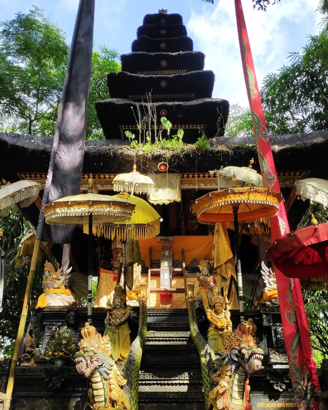 gambar pura bukit sinunggal.jpg