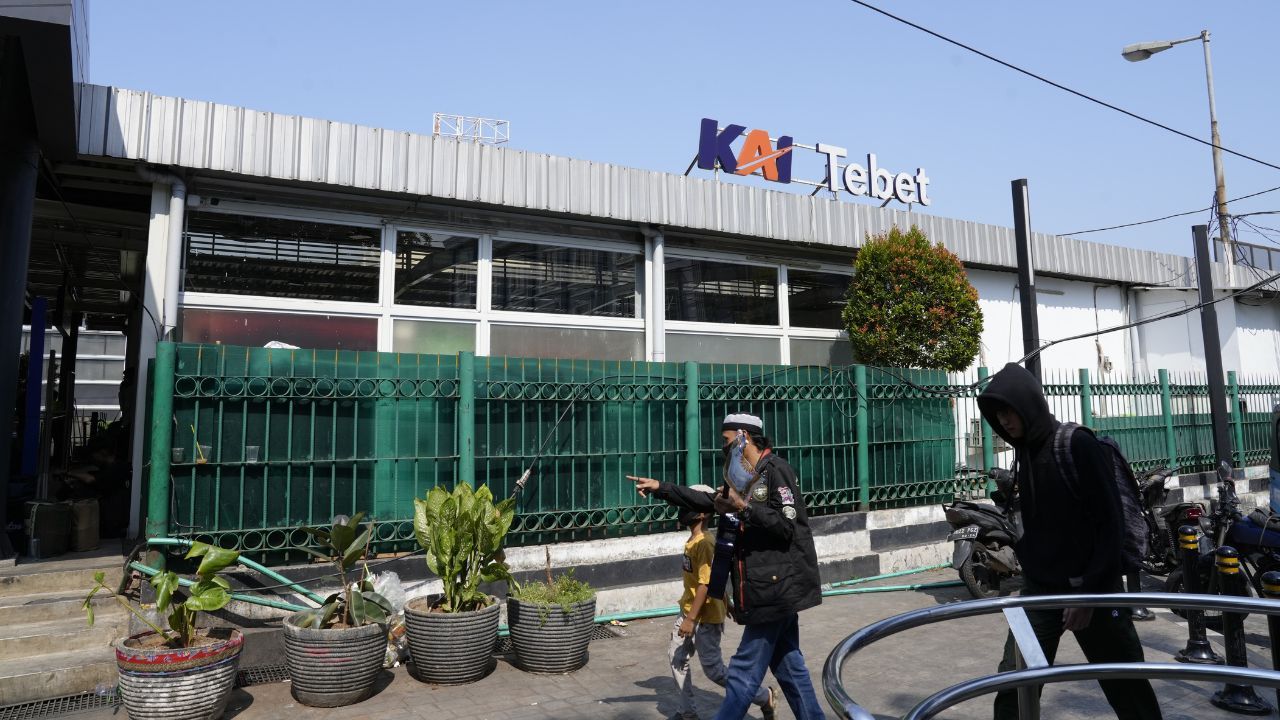 gambar stasiun tebet.jpg
