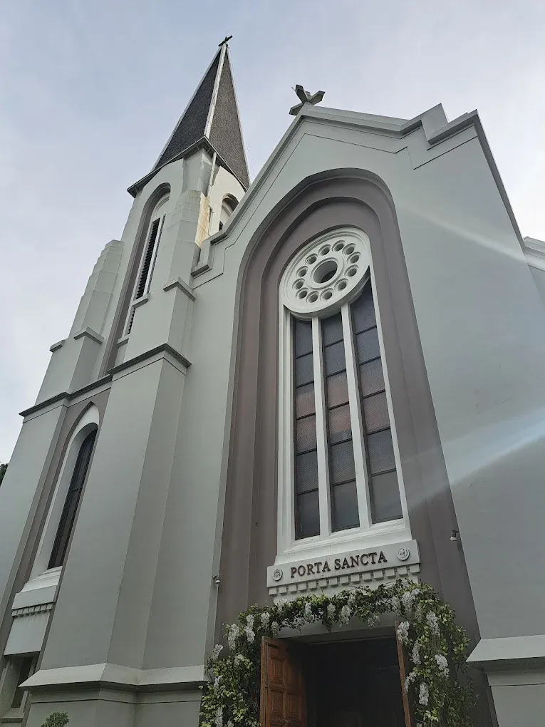 gereja katedral bandung.jpg