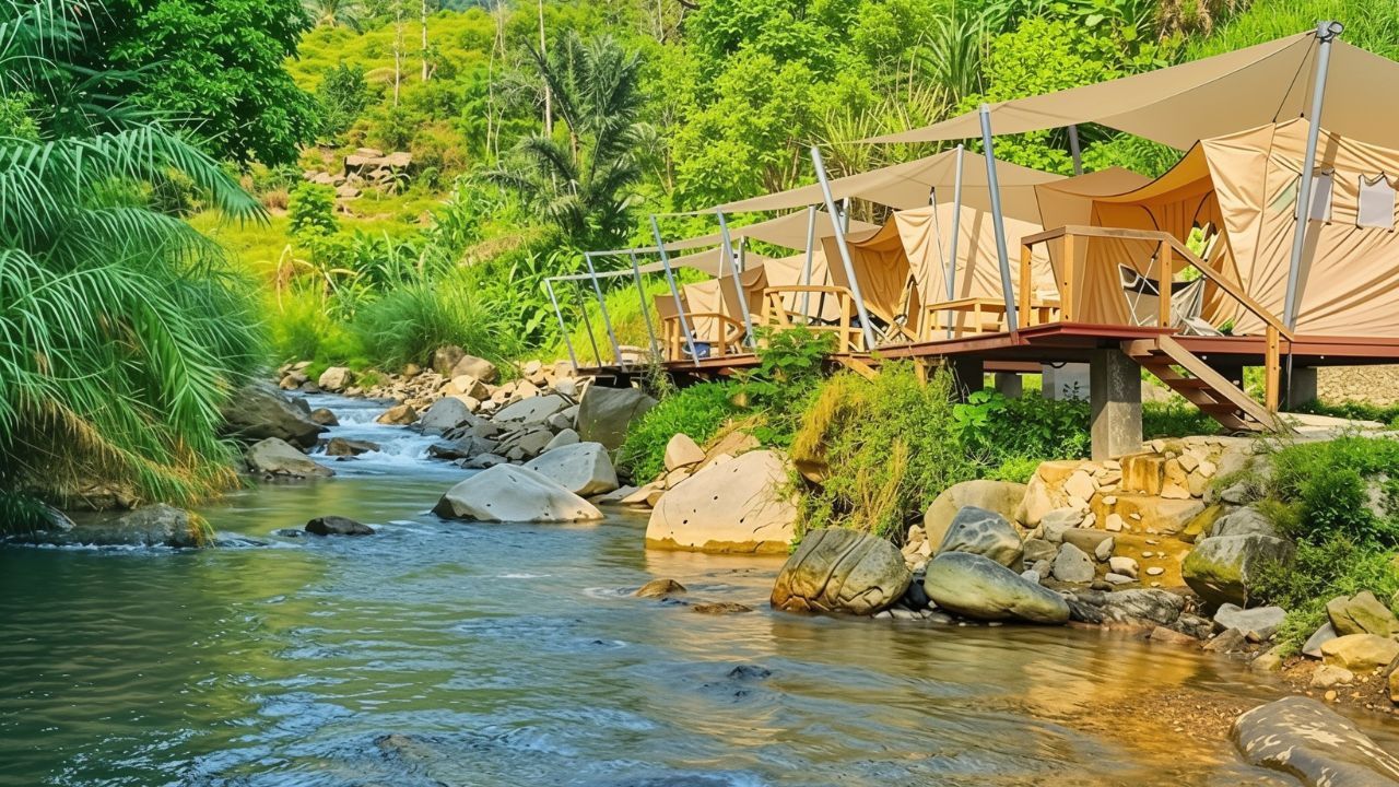 glamping sentul pinggir sungai.jpg