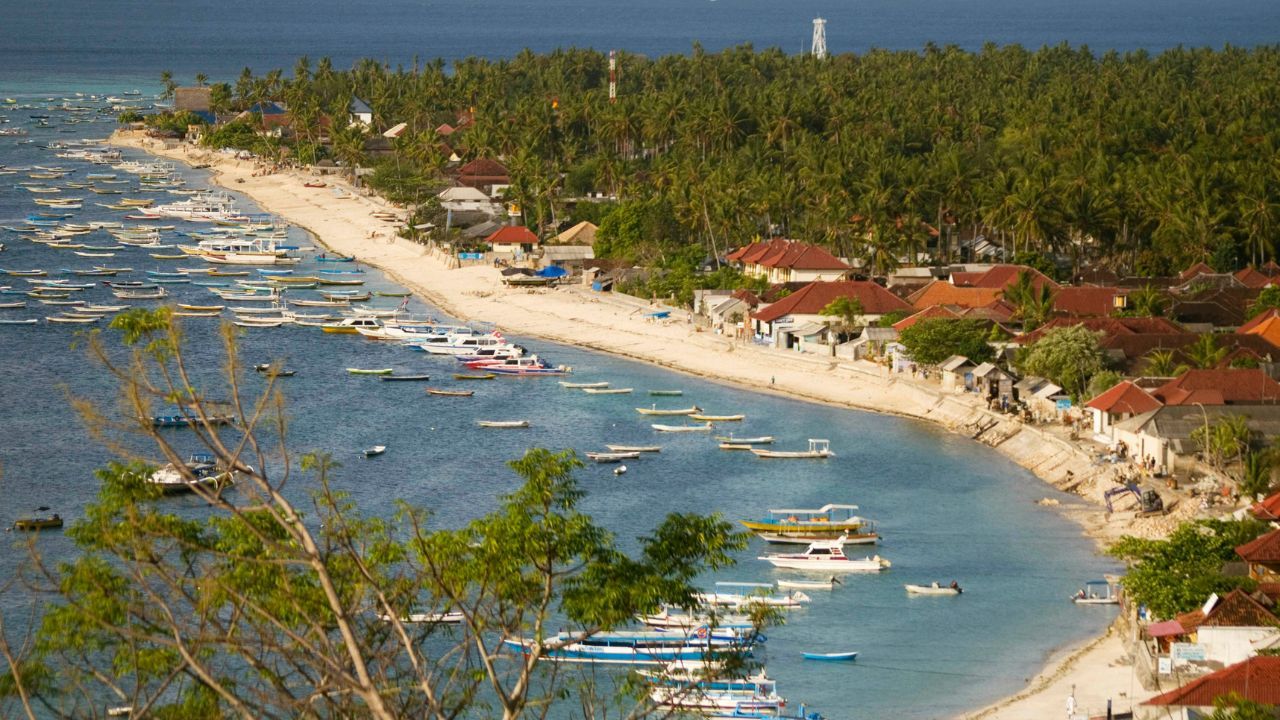 jungutbatu beach nusa lembongan.jpg