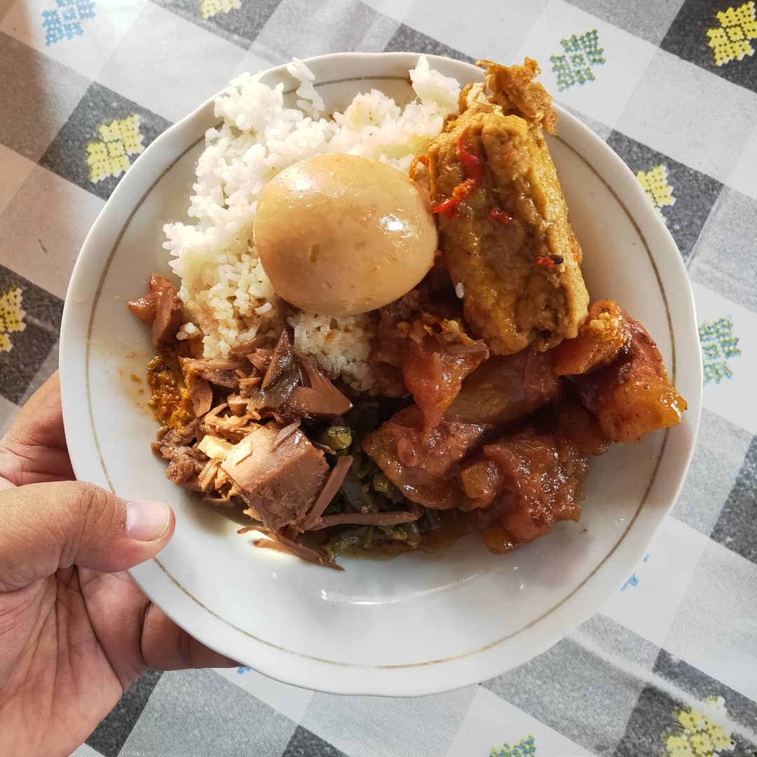 kuliner dekat stasiun tawang semarang, nasi koyor kota lama.jpg