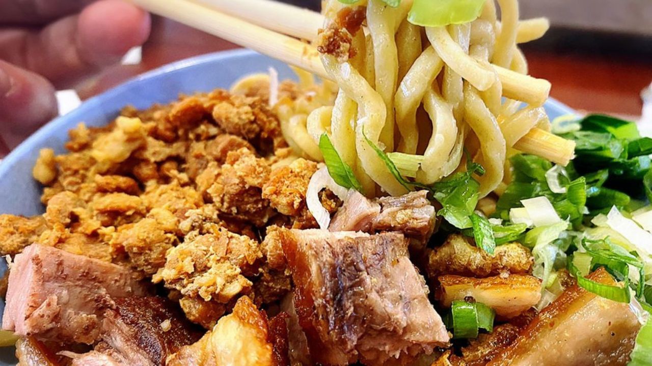 kuliner kelapa gading non halal.jpg