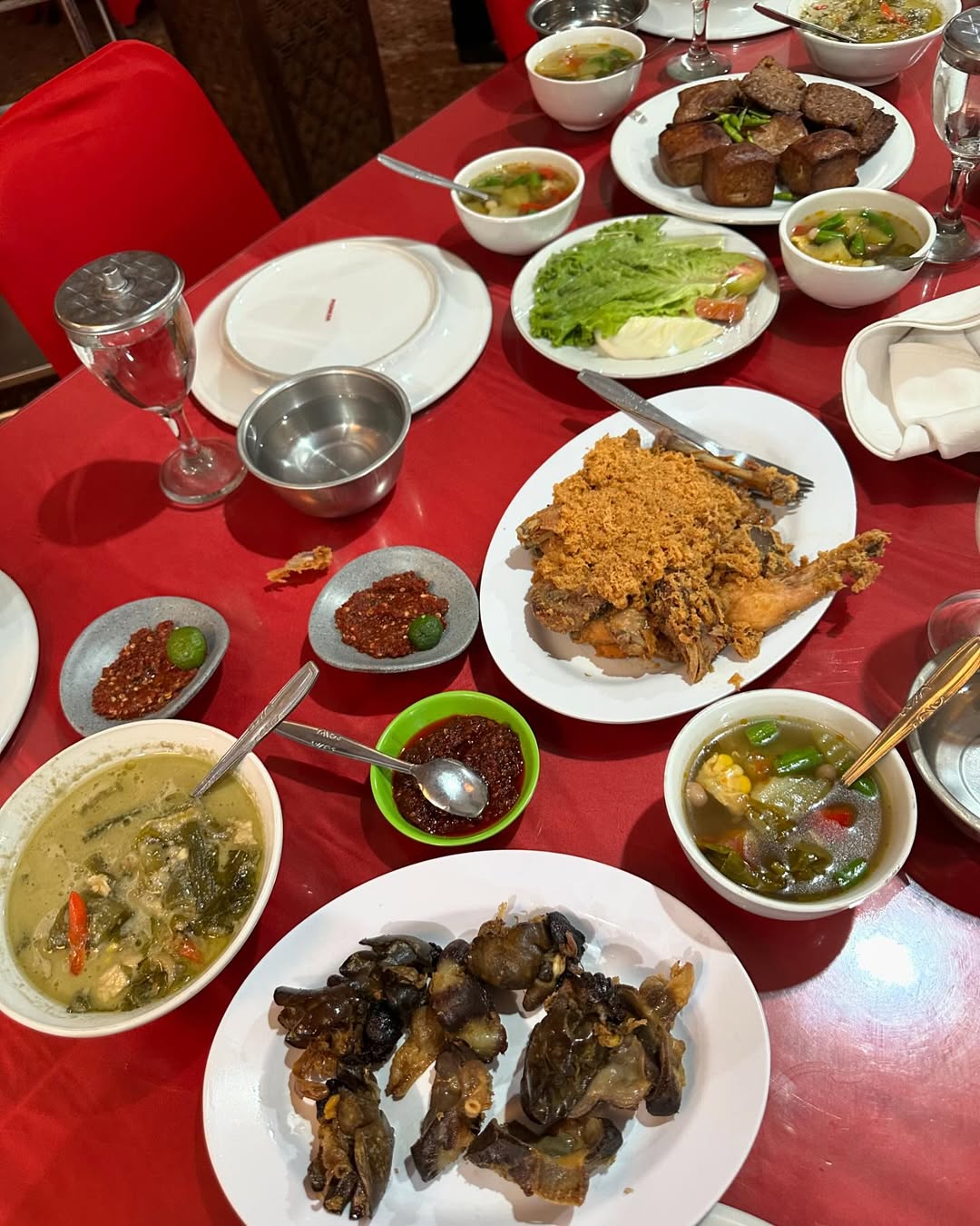 kuliner terkenal dekat prambanan, ayam goreng suharti.jpg