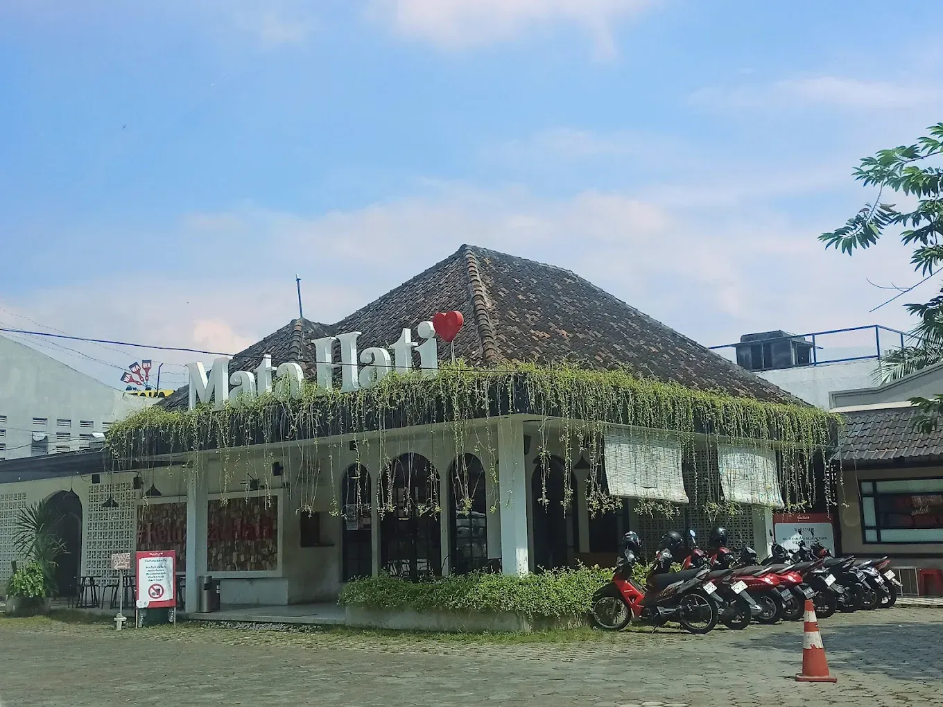 mata hati cafe.webp