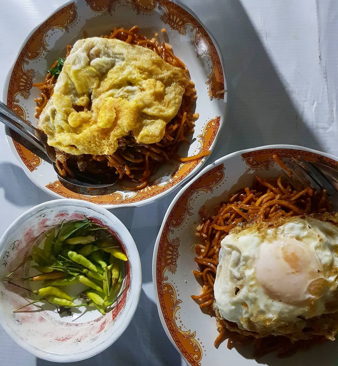 nasi goreng pak kumis.jpg