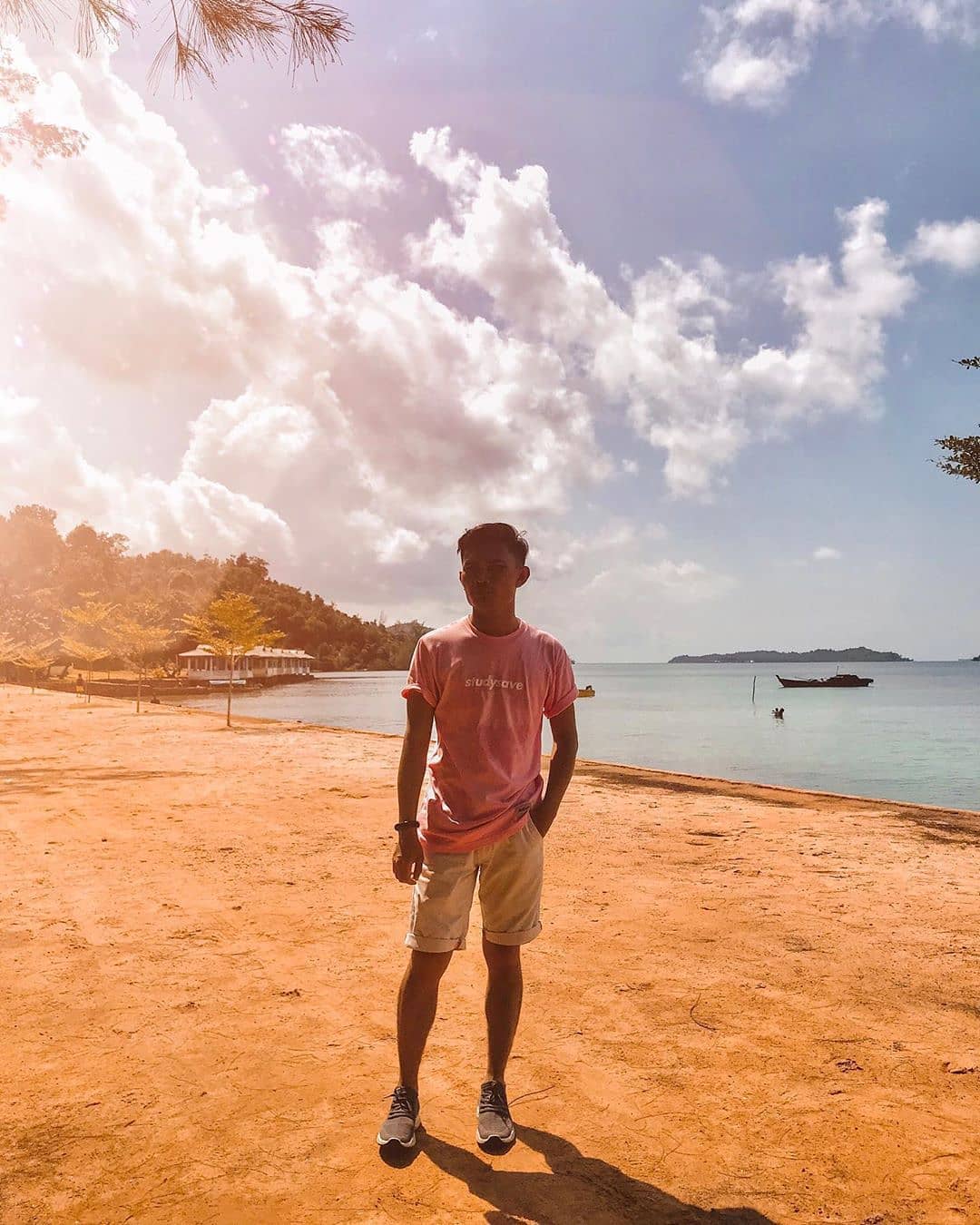 pantai melayu barelang batam.jpg