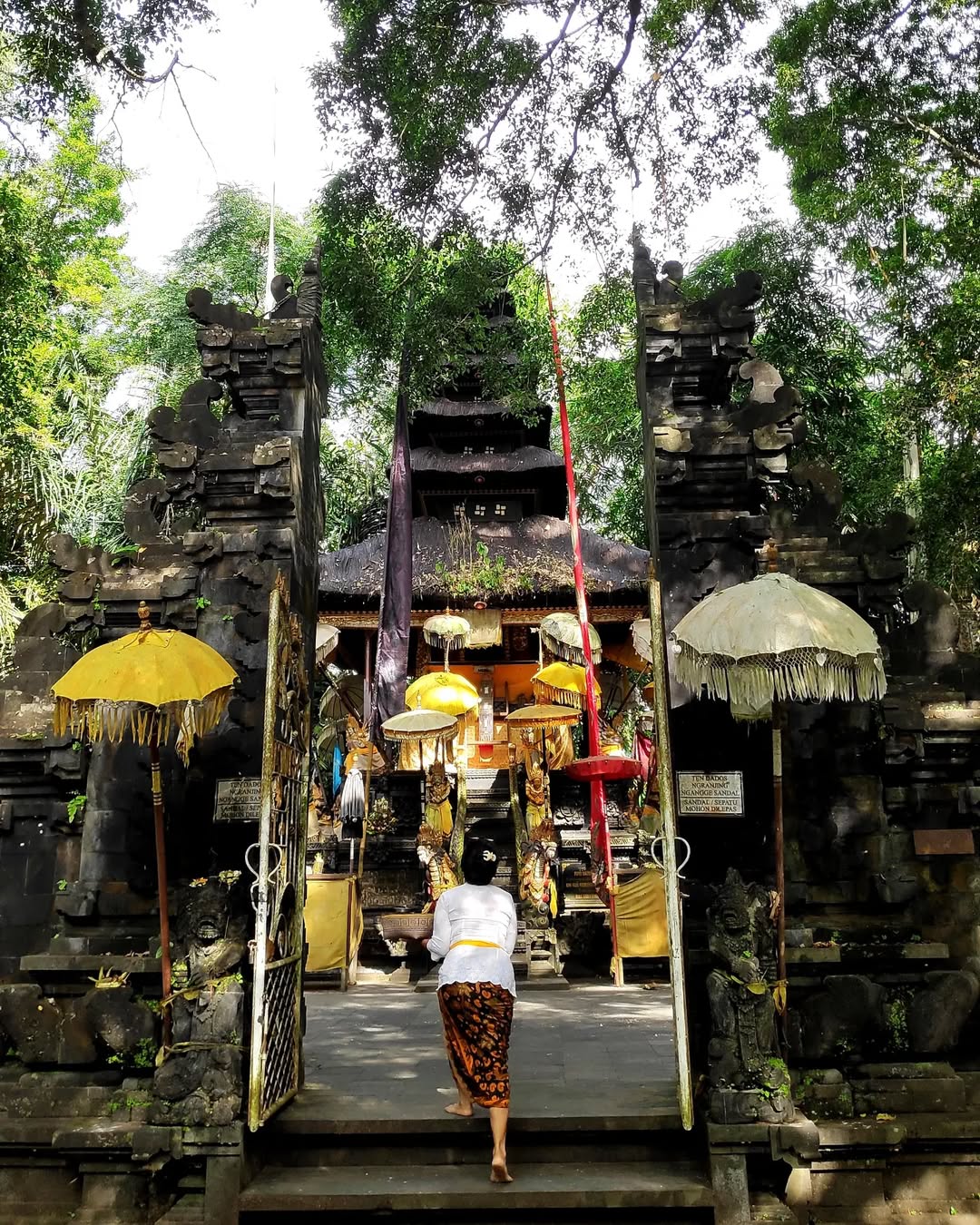 pura bukit sinunggal.jpg