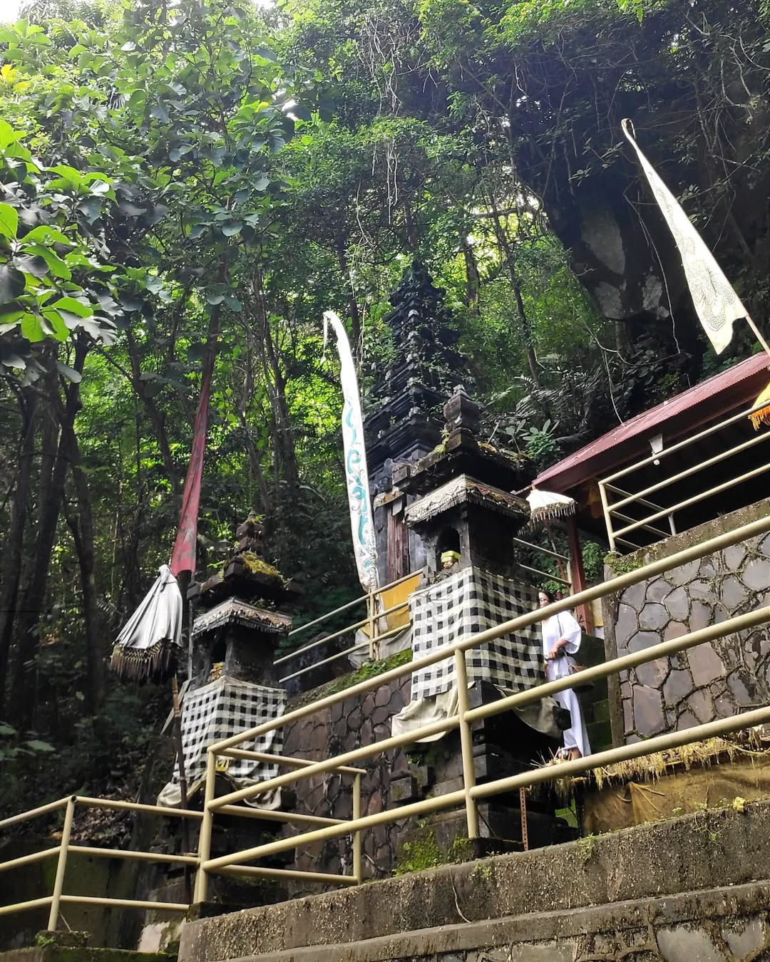 sejarah pura bukit sinunggal.jpg