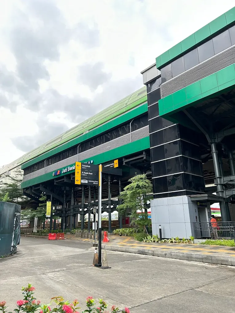 stasiun lrt jati bening baru.webp