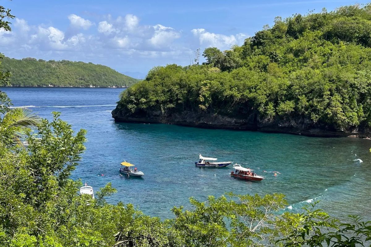 Mengenal Gamat Bay: Daya Tarik, Cara Menuju dan Lokasinya