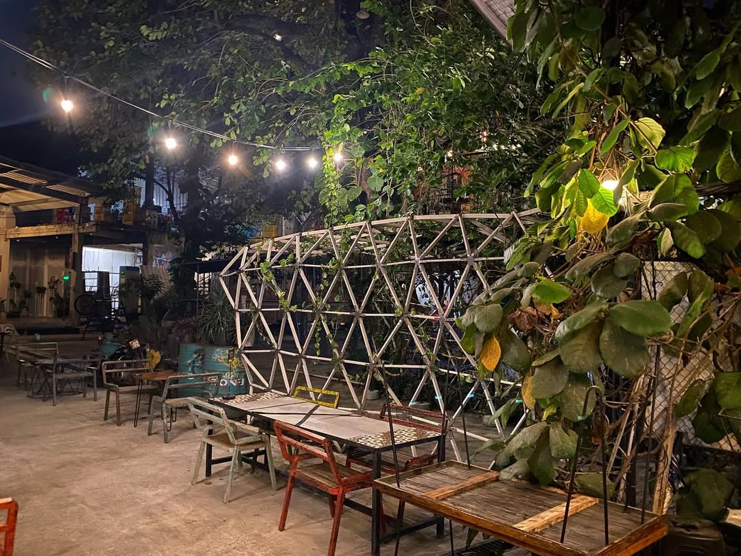 tempat nongkrong bekasi timur, koma junkyard.jpg