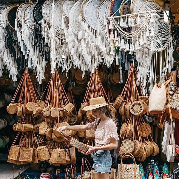 tempat wisata dekat stasiun lempuyangan, pasar beringharjo.jpg