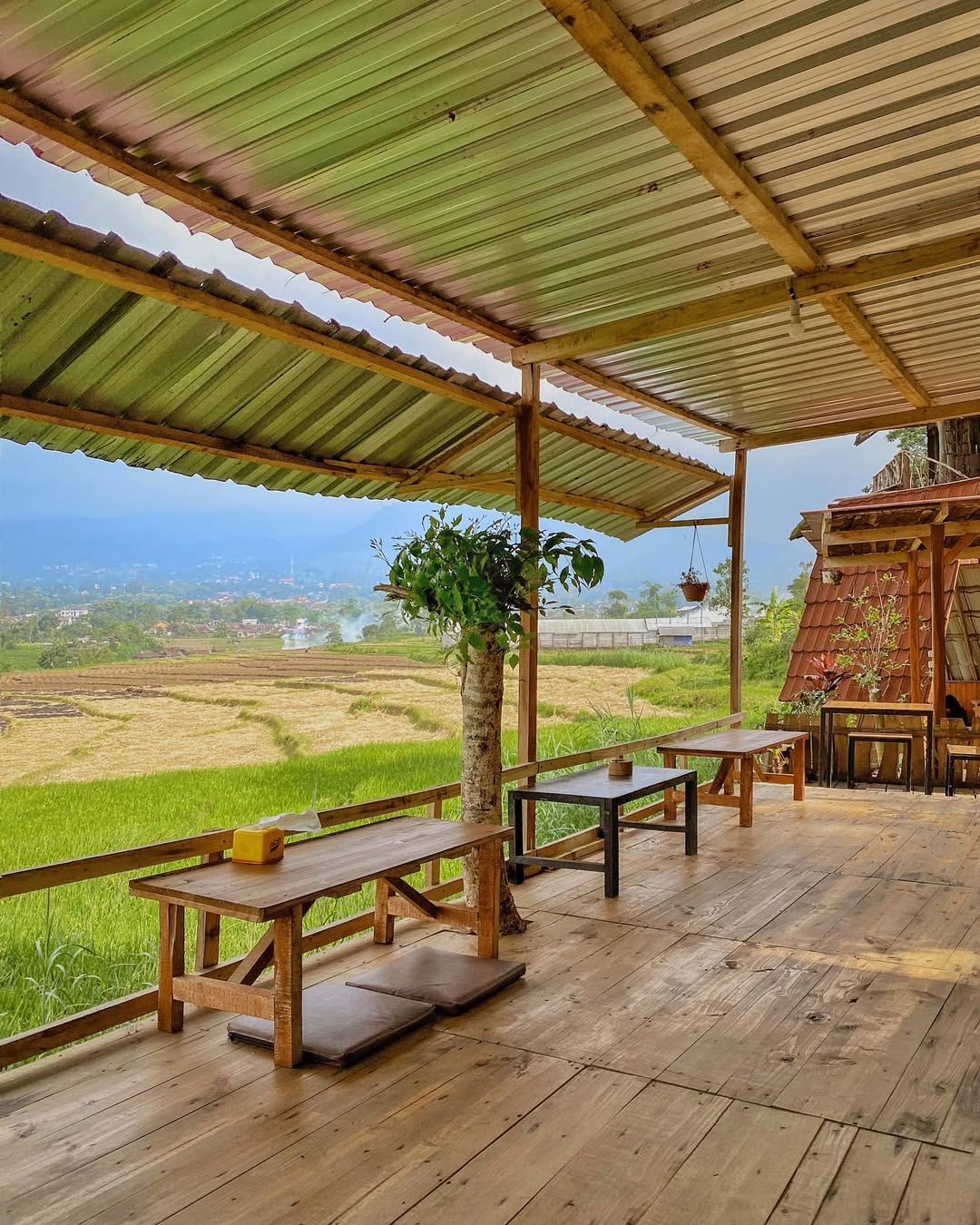 tempat wisata trawas untuk anak anak, la verde cafe.jpg